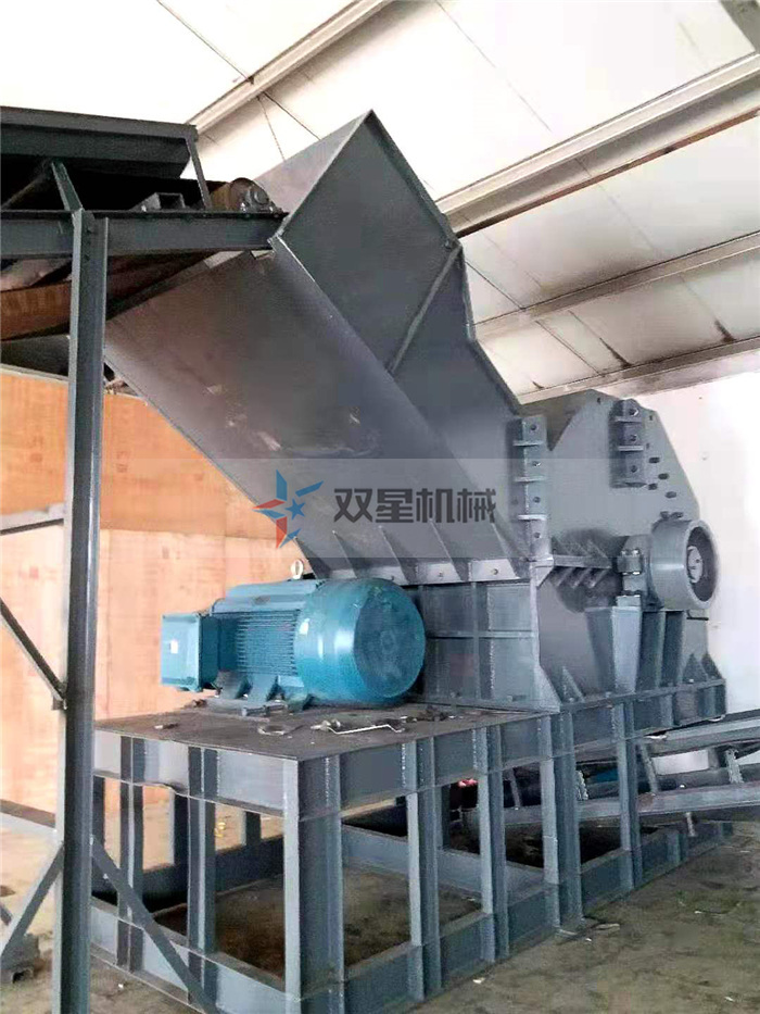 斷橋鋁破碎機上海客戶現(xiàn)場