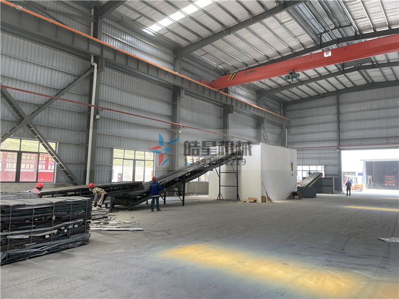 斷橋鋁破碎機設備作業(yè)現場