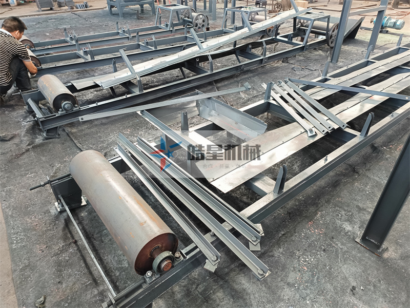 <a href='http://www.fqkmkff.cn' target='_blank'><span>鋁合金破碎機</span></a><a href='http://www.fqkmkff.cn/psxl/1279.html' target='_blank'><span>廢鋁破碎</span></a>分選設(shè)備輸送帶設(shè)備生產(chǎn)現(xiàn)場