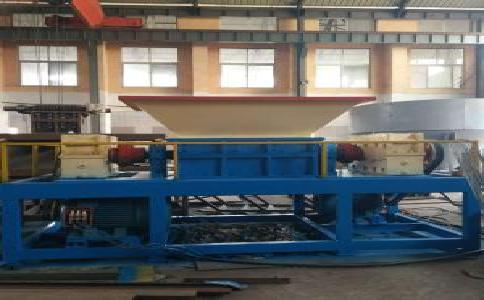 打開大型<a href='http://www.fqkmkff.cn/ssxl/10.html' target='_blank'><span>金屬撕碎機(jī)</span></a>時(shí)應(yīng)注意些什么